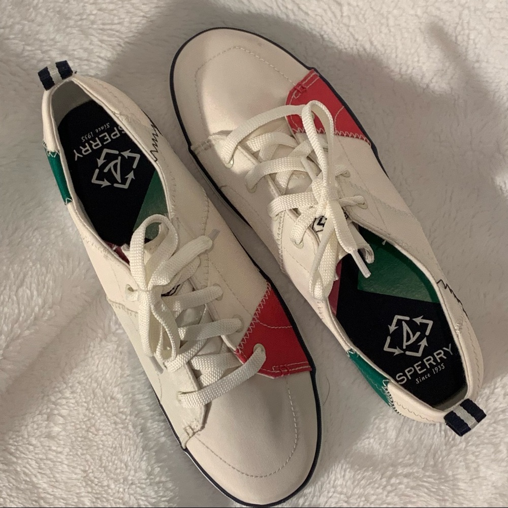 NWOT Sperry sailcloth sneakers